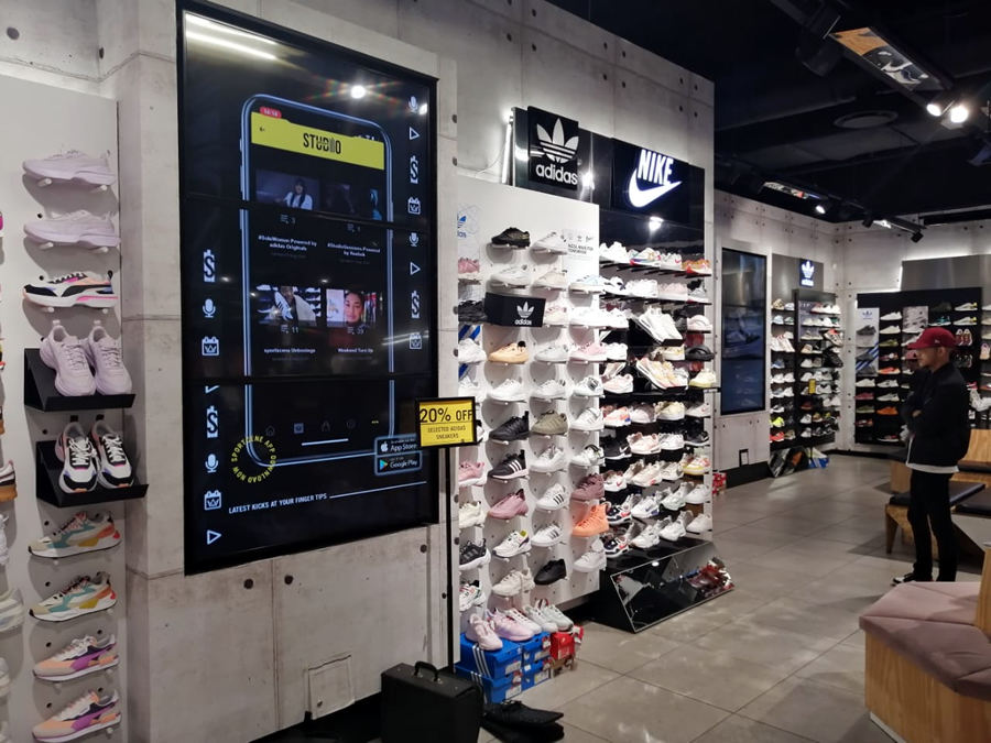 Always-on Digital Retail Signage